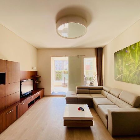 Great Flat With Terrace In Oldtown-Prime Rentals Kaunas Bagian luar foto