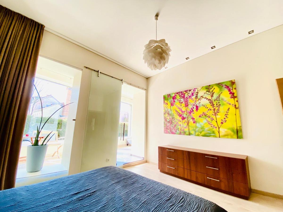 Great Flat With Terrace In Oldtown-Prime Rentals Kaunas Bagian luar foto