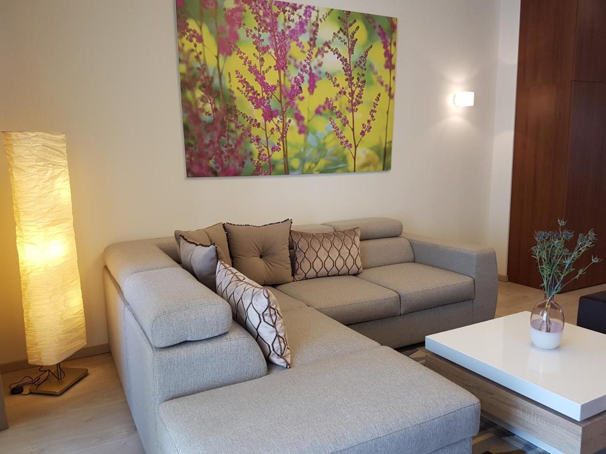Great Flat With Terrace In Oldtown-Prime Rentals Kaunas Bagian luar foto