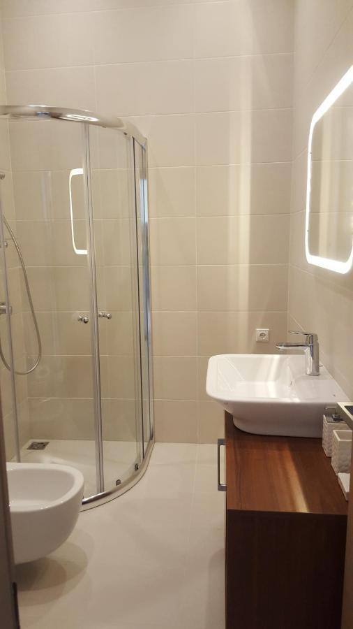 Great Flat With Terrace In Oldtown-Prime Rentals Kaunas Bagian luar foto